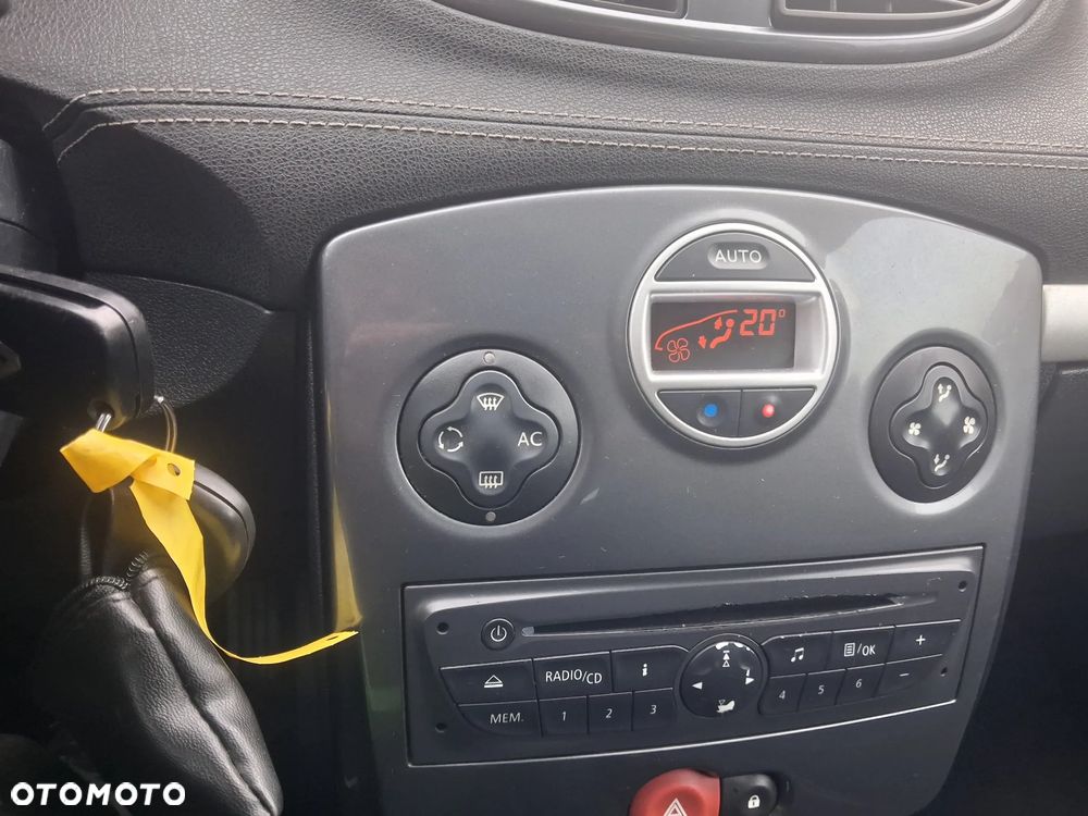Renault Clio 1.2 16V 75 TomTom Edition - 16