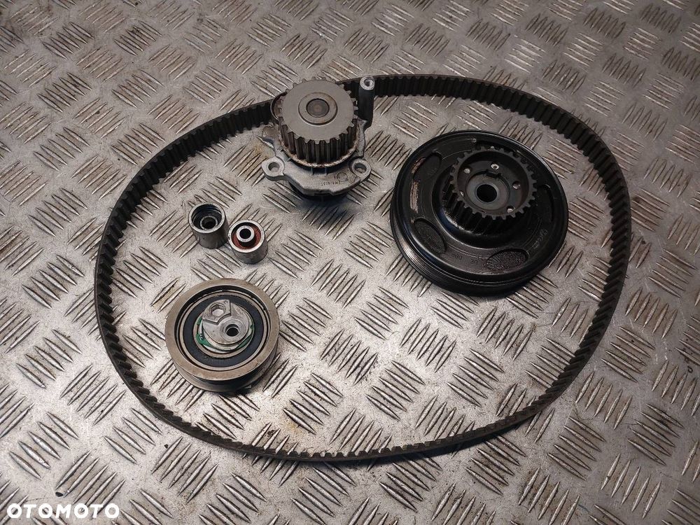 ROZRZĄD PASEK POMPA WODY VW GOLF V 2.0 FSI 06F105243J 979830 CT1088 - 1