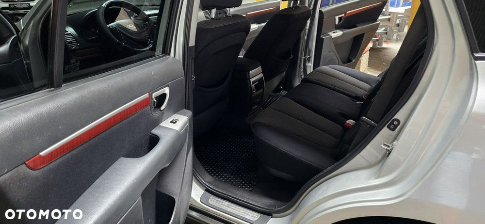 Hyundai Grand Santa Fe - 10