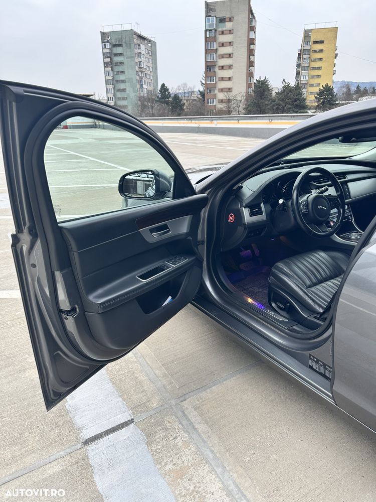 Jaguar XF 2.0 Turbo - 9