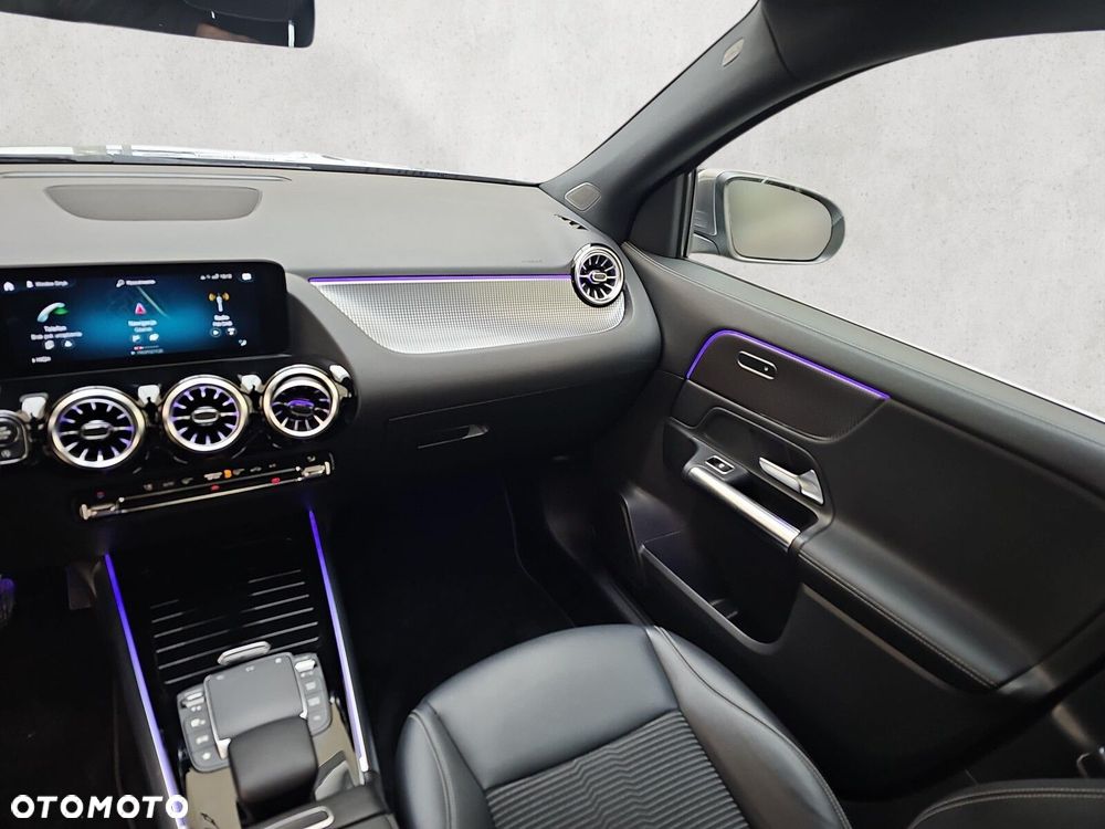 Mercedes-Benz GLA - 21
