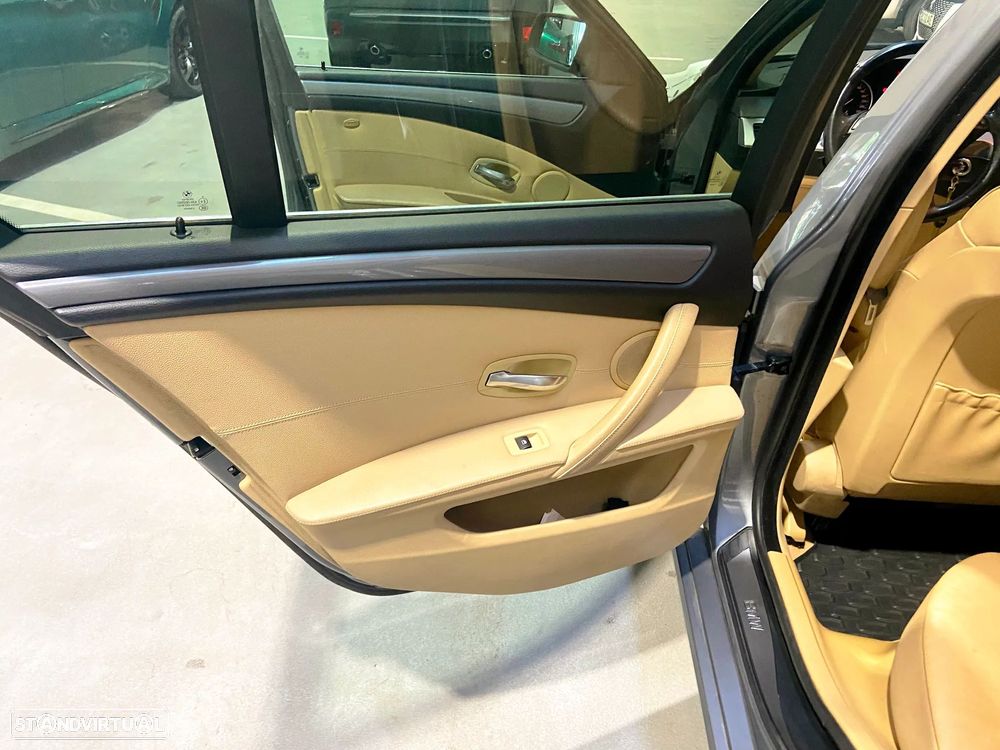 BMW 520 dA Executive - 14