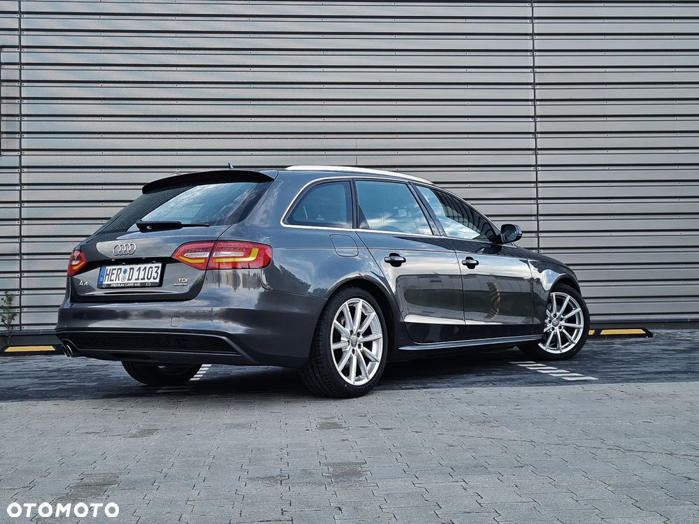 Audi A4 Avant 2.0 TDI DPF quattro S tronic S line Sportpaket - 11