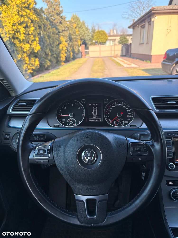 Volkswagen Passat 2.0 TDI Comfortline - 14
