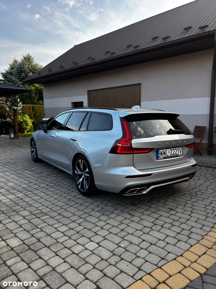 Volvo V60 D4 R-Design - 3