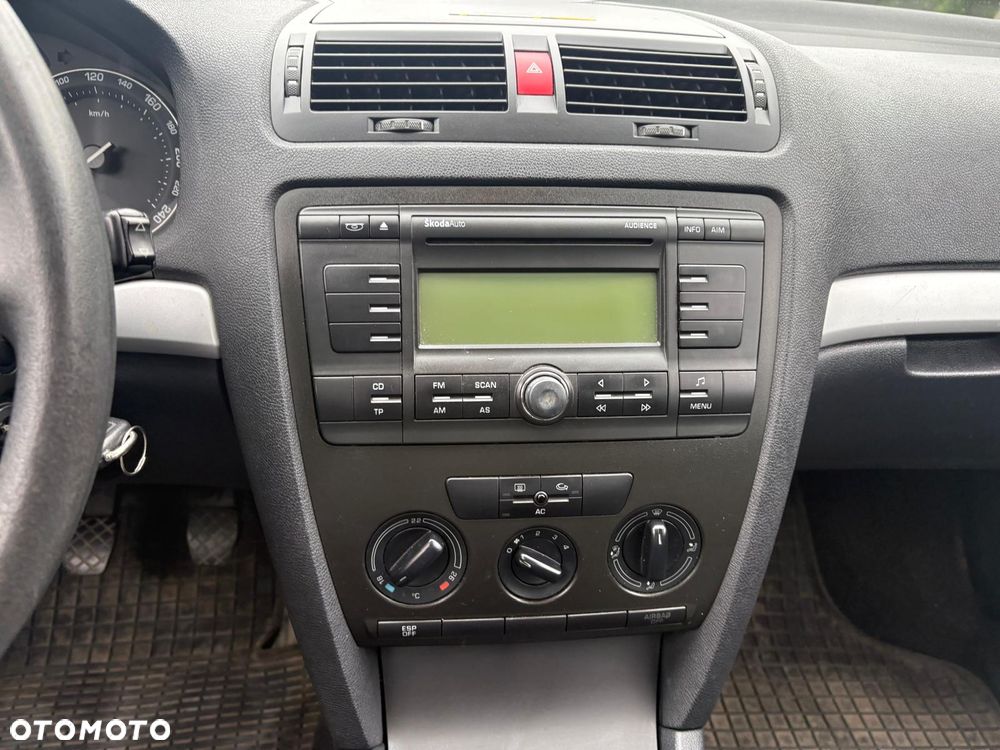 Skoda Octavia 1.6 Ambiente - 8