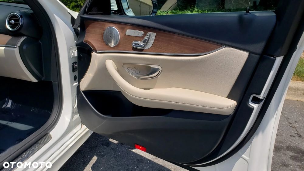 Mercedes-Benz Klasa E 300 9G-TRONIC - 26