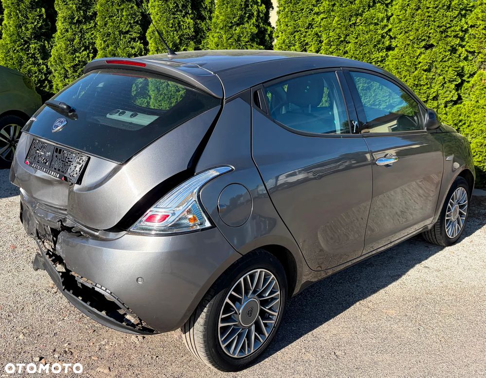 Lancia Ypsilon 1.2 8V Gold - 27