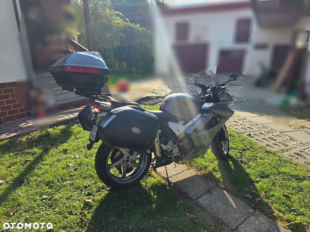 Honda VFR - 4