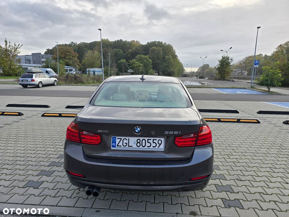 BMW Seria 3 328i xDrive - 5