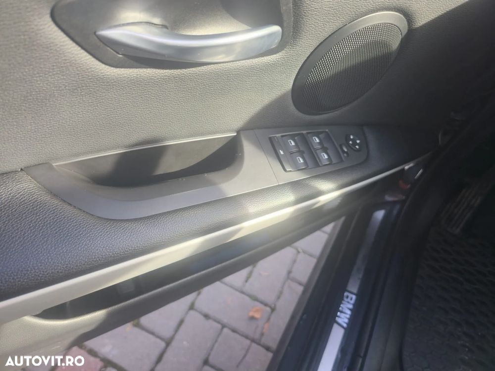 BMW Seria 3 318d Touring - 12