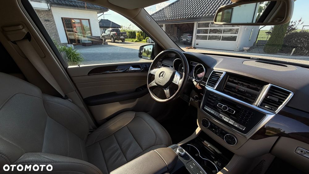 Mercedes-Benz ML - 22