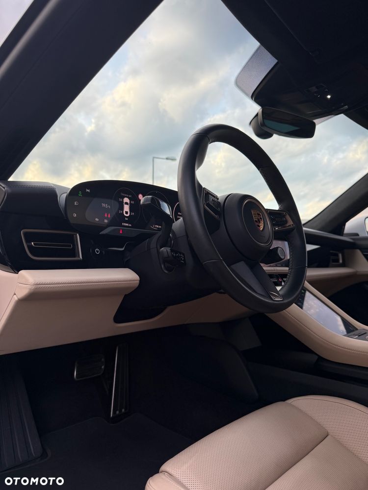 Porsche Taycan - 14
