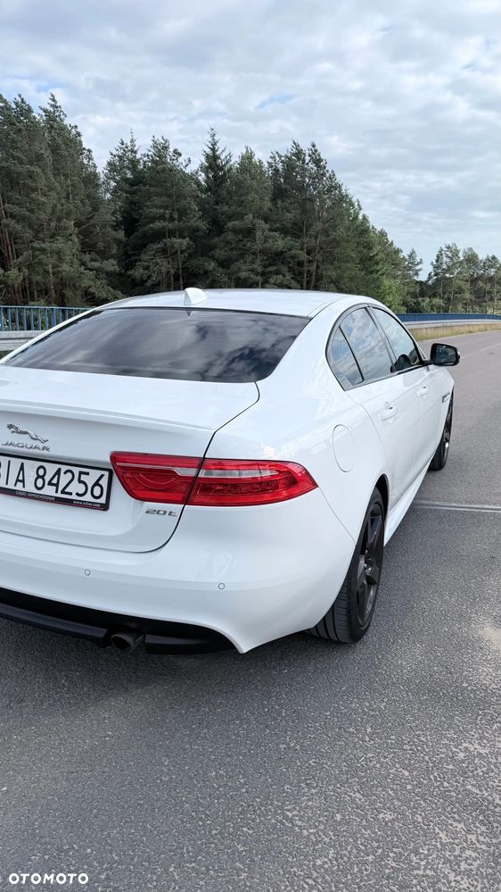 Jaguar XE 2.0 T R-Sport - 7