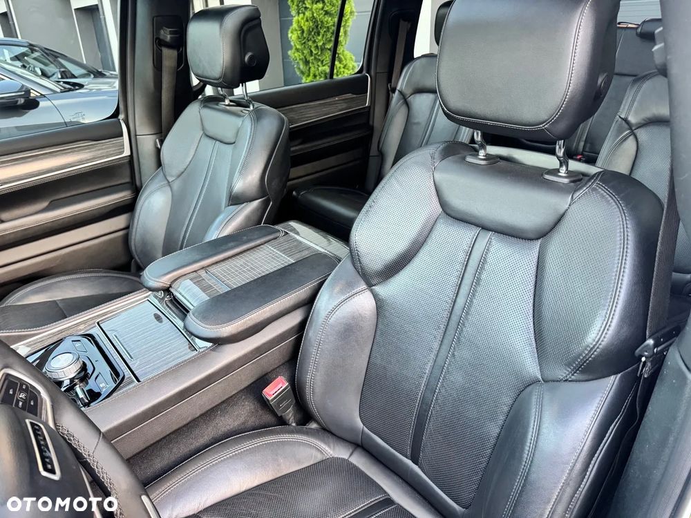 Jeep Wagoneer - 17
