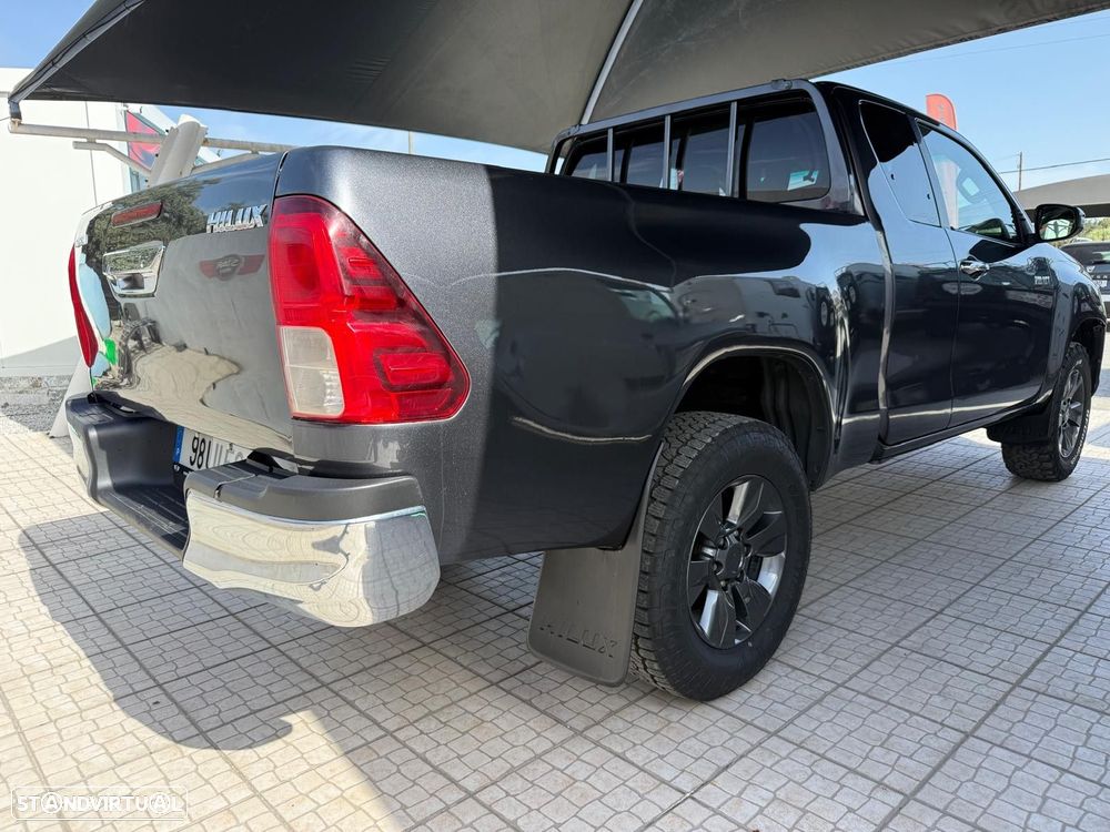 Toyota Hilux - 11