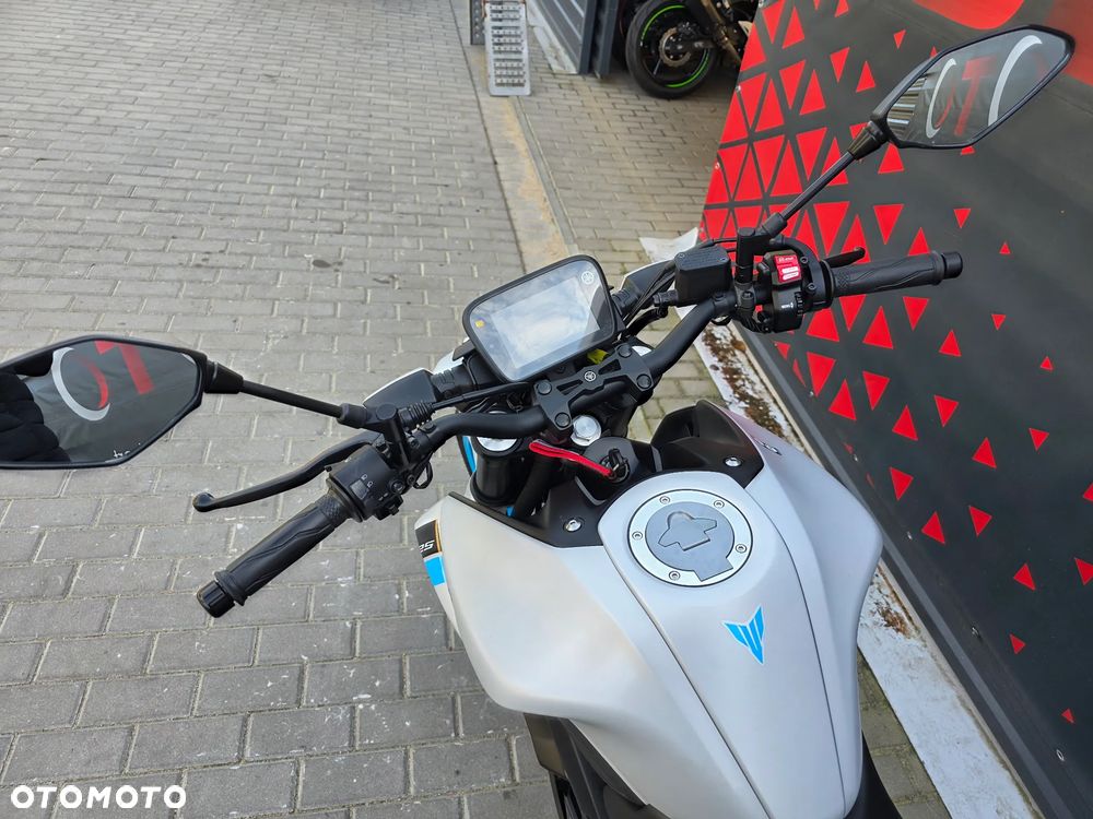 Yamaha MT - 17