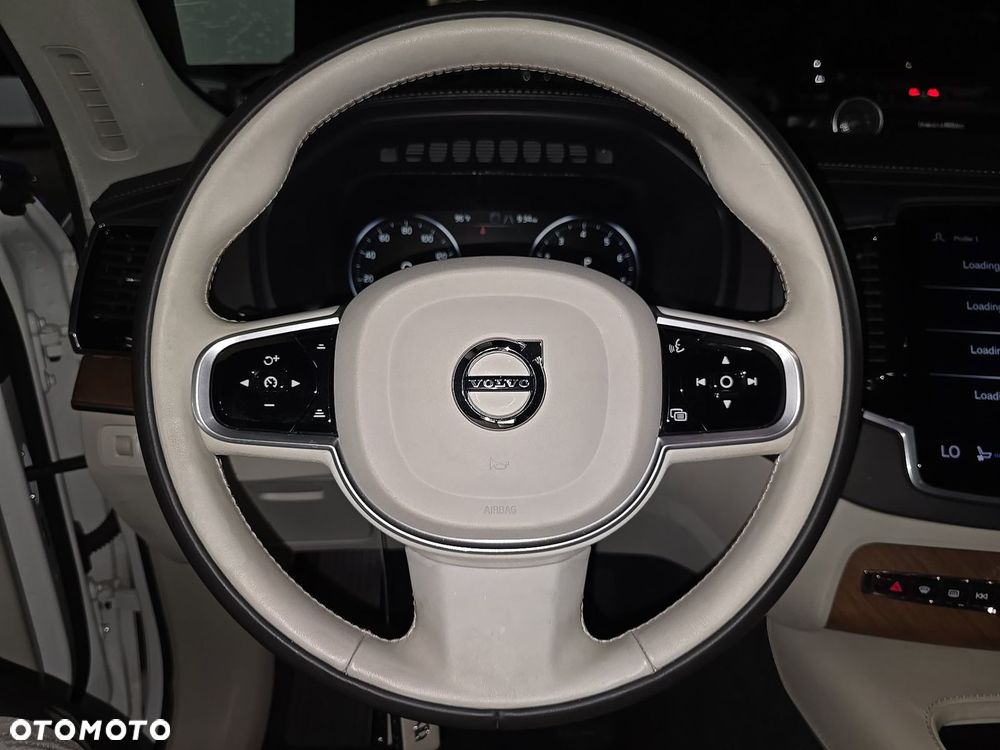 Volvo XC 90 - 9