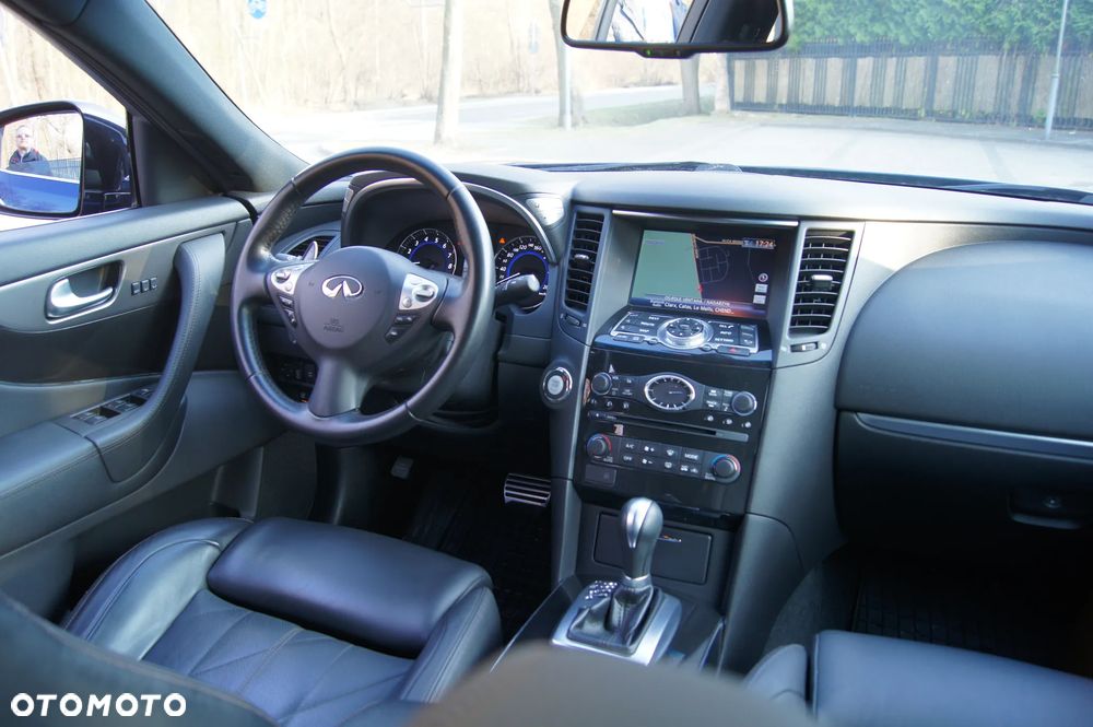 Infiniti QX70 - 24