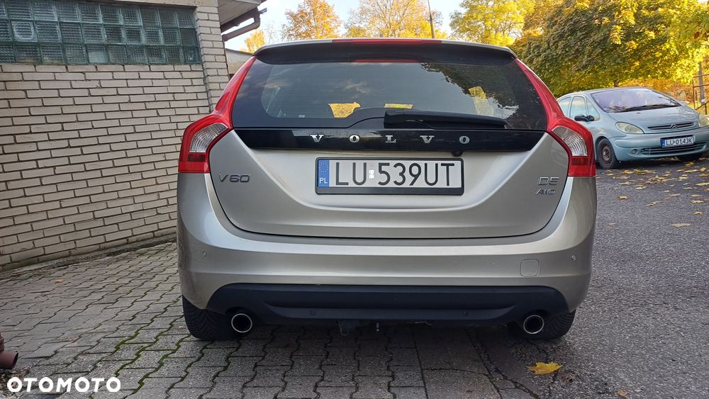 Volvo V60 D5 AWD Summum - 14