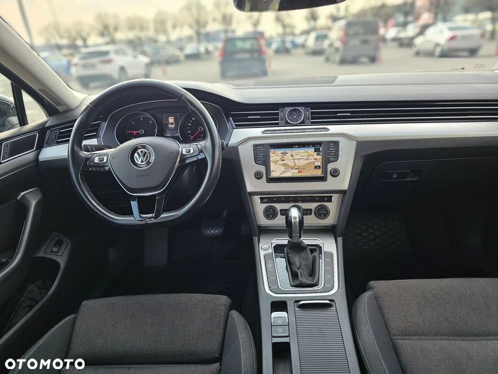 Volkswagen Passat - 12