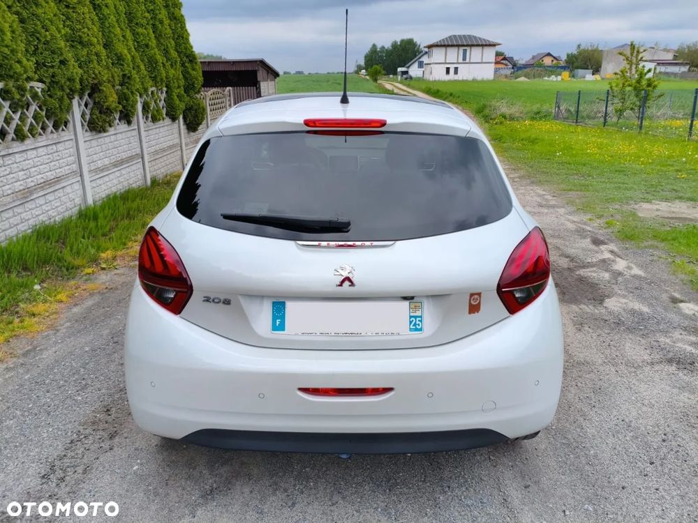 Peugeot 208 - 4