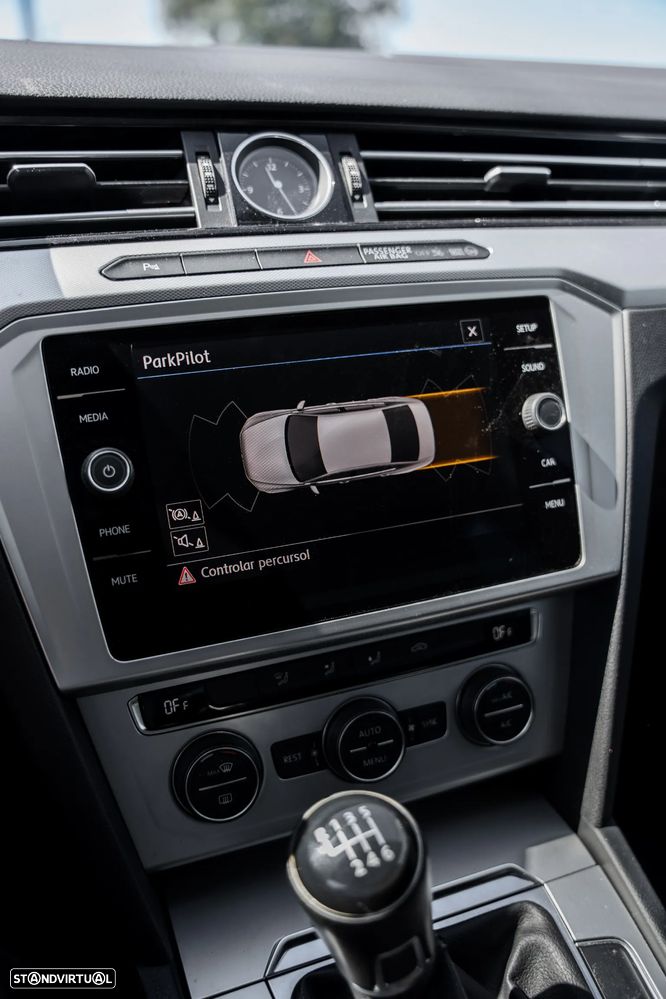 VW Passat 2.0 TDI Highline - 29