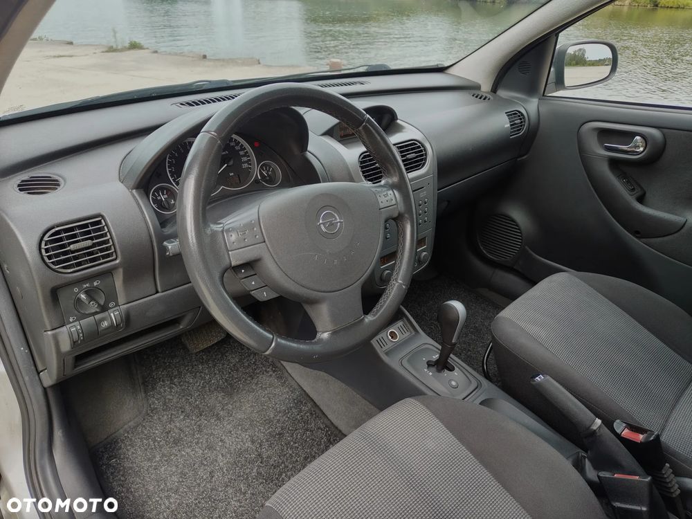 Opel Corsa 1.2 16V Cosmo Easytronic - 28