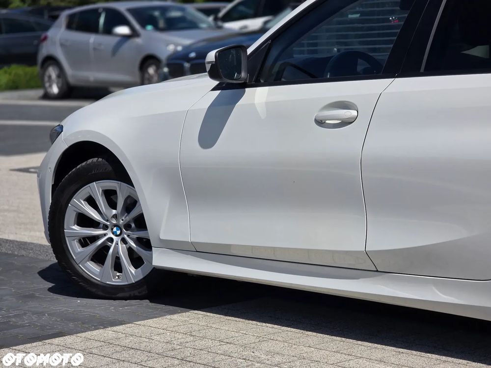 BMW Seria 3 318i Sport - 15