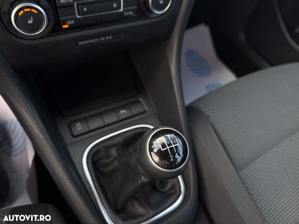 Volkswagen Golf 2.0 TDI DPF BlueMotion Technology Comfortline - 11