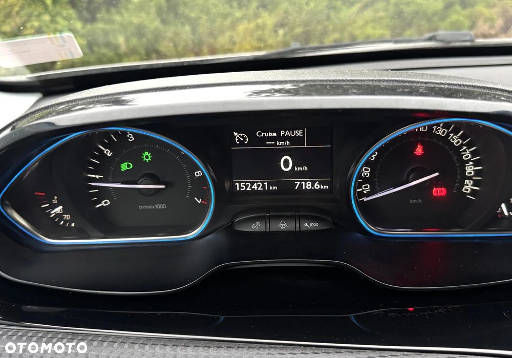 Peugeot 2008 1.2 Pure Tech GPF Allure S&S - 16