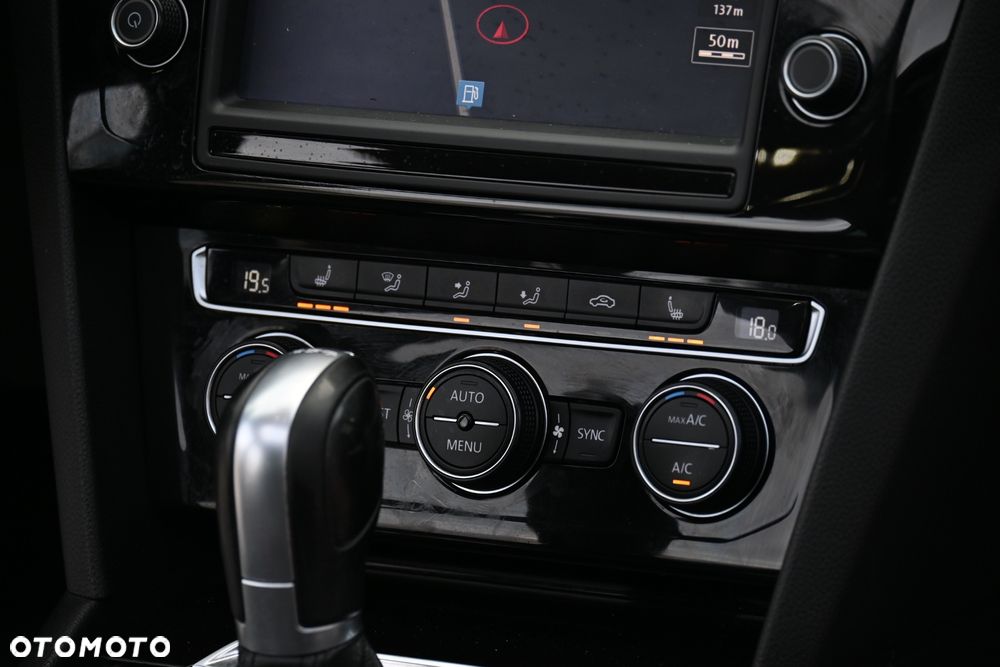 Volkswagen Passat - 25