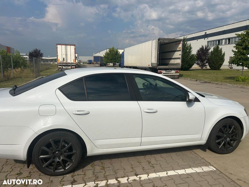 Skoda Octavia 2.0 TDI STYLE DSG - 5