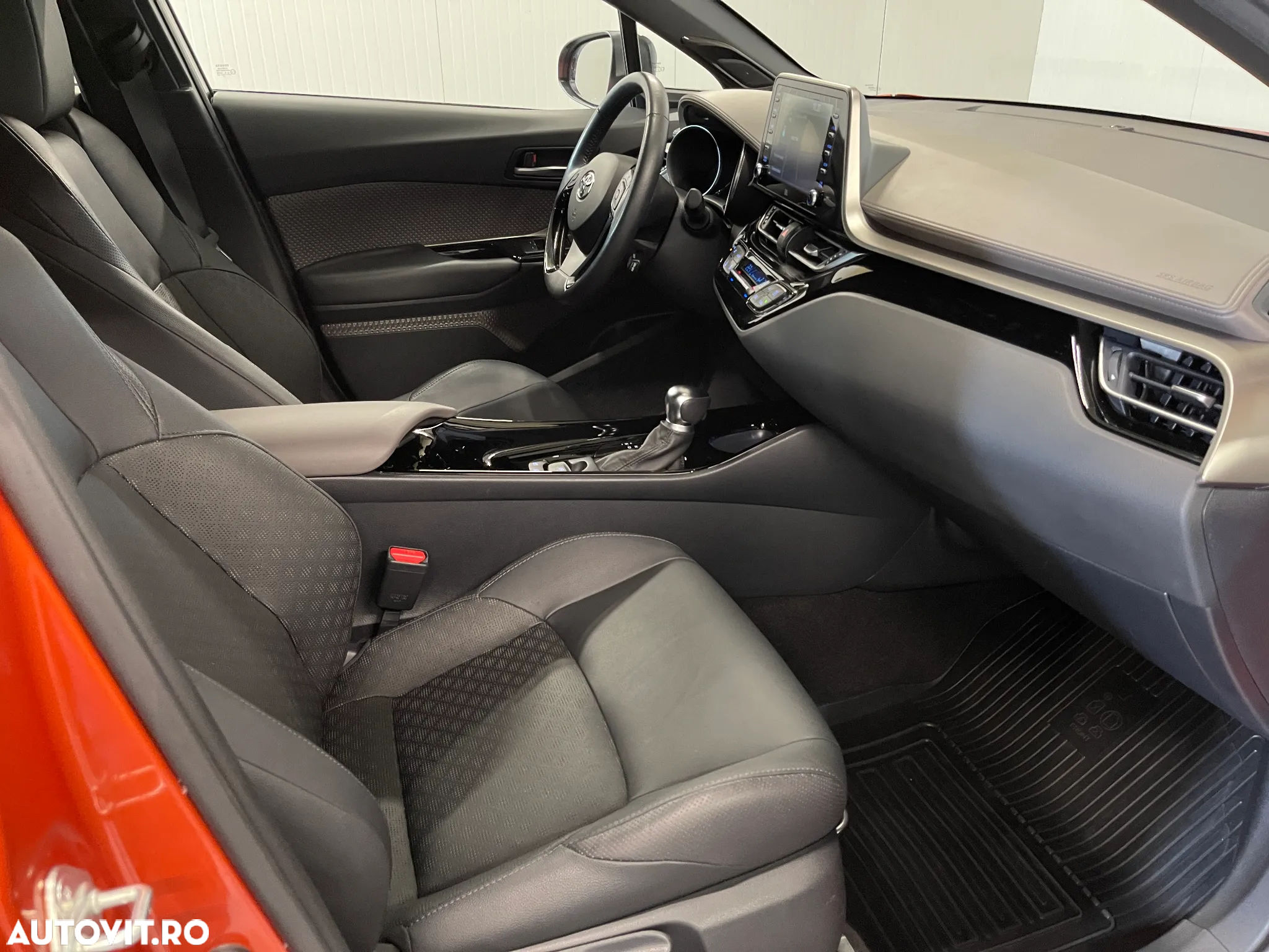 Toyota C-HR 2.0 HSD 184 CP 4x2 CVT Classy Bi-Tone - 10
