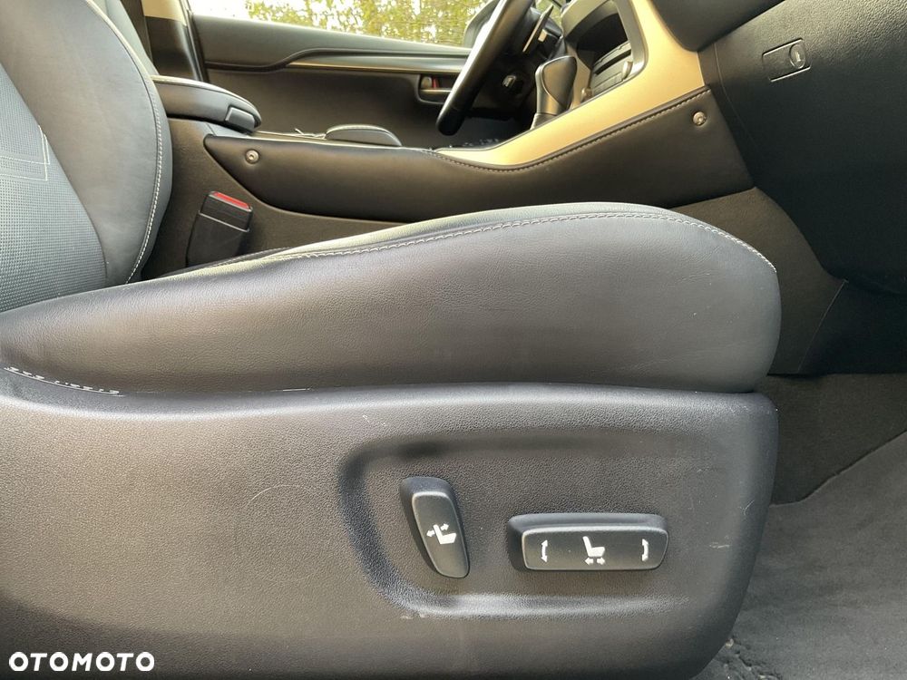 Lexus NX 300 Comfort AWD - 28