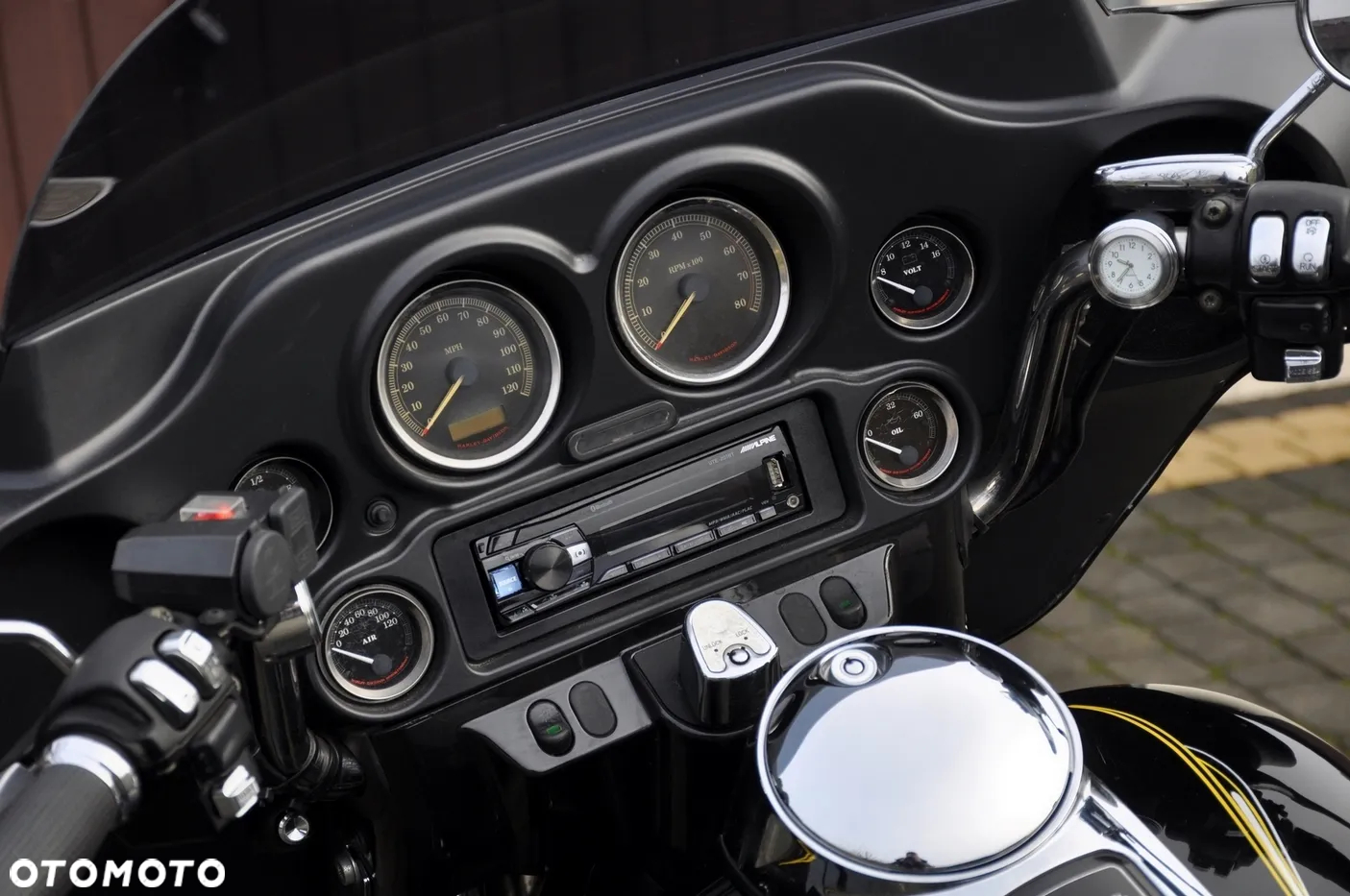 Harley-Davidson FLH Electra Glide - 14