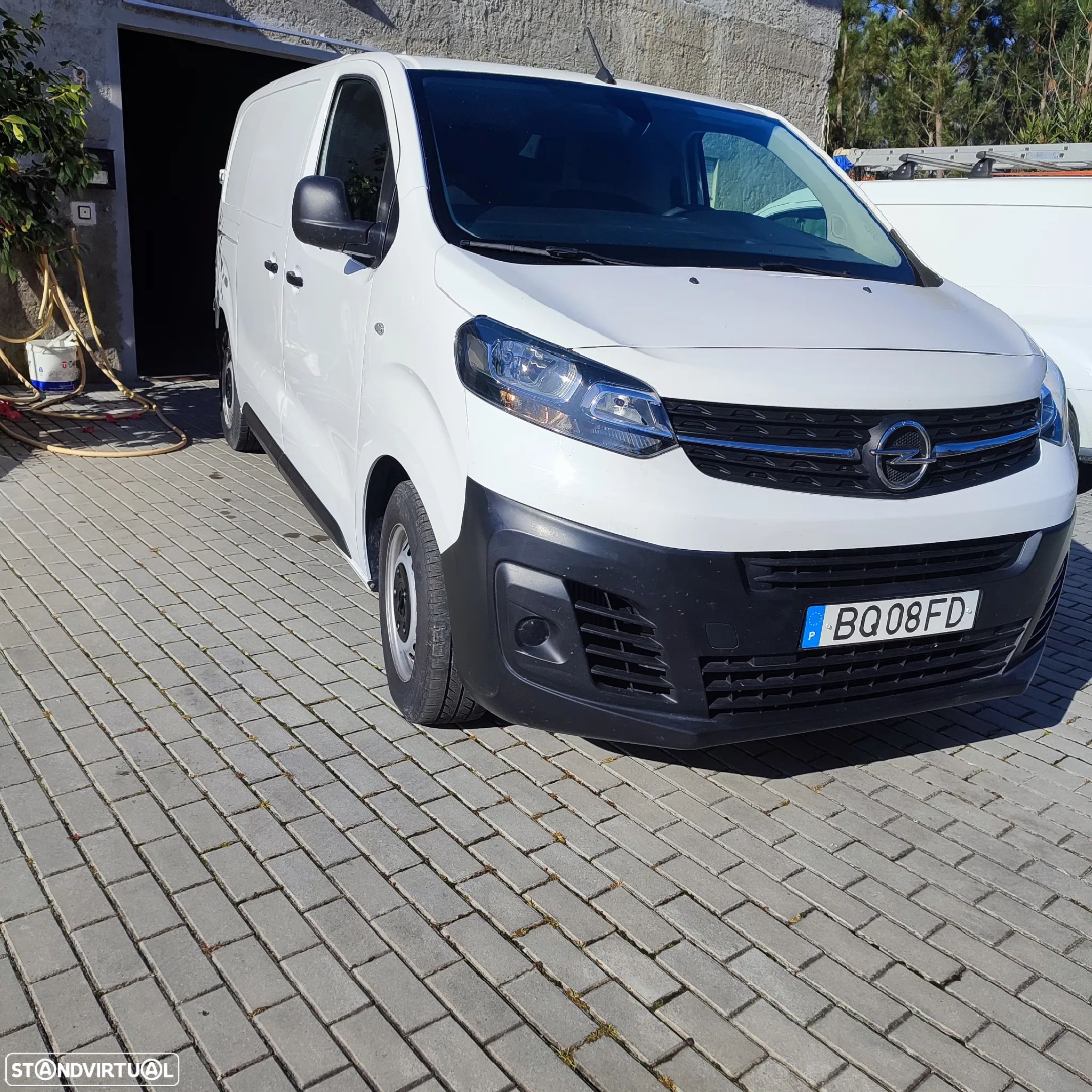 Opel Vivaro - 1