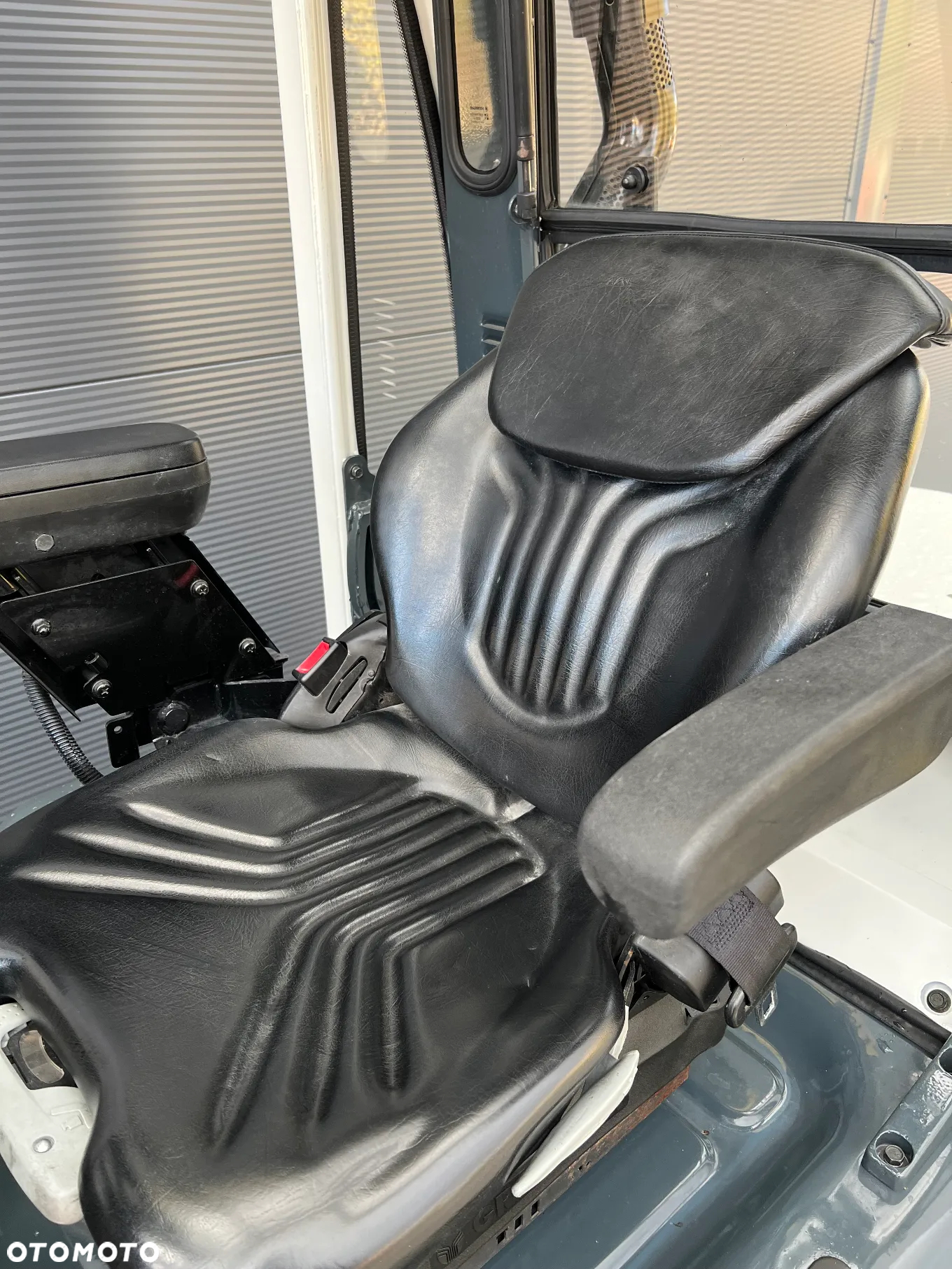UniCarriers YG1D2A30Q - 8
