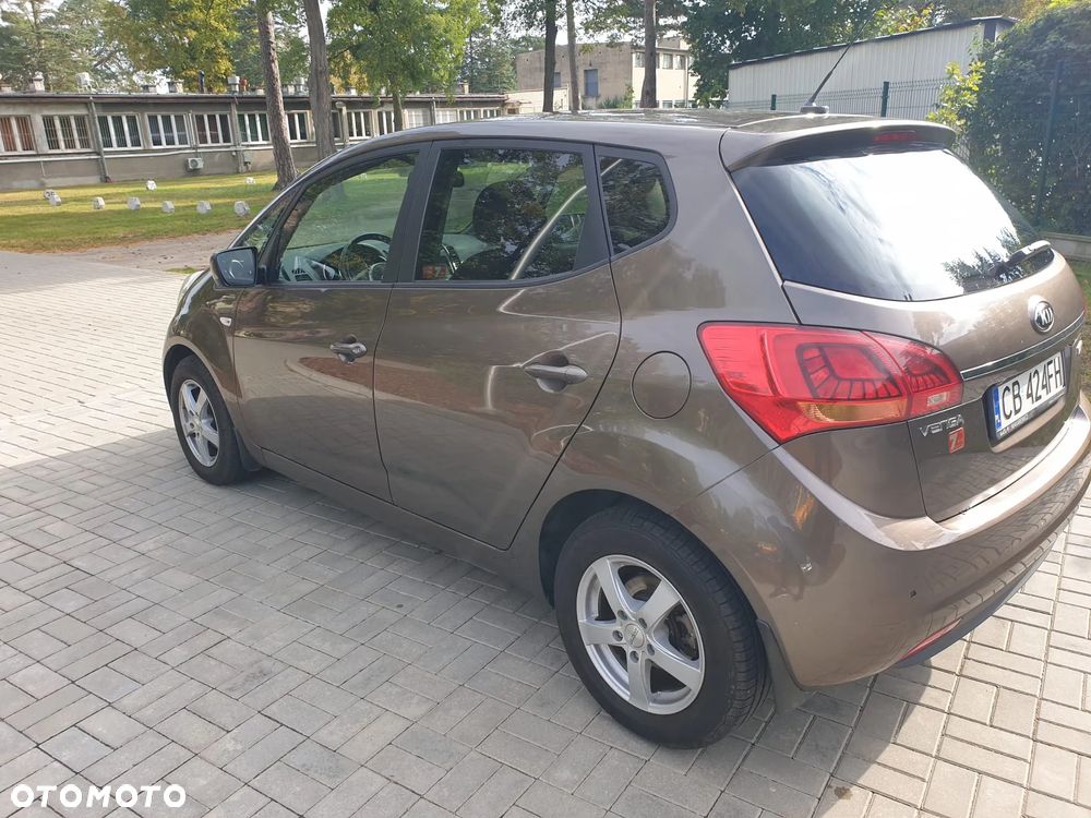 Kia Venga - 12