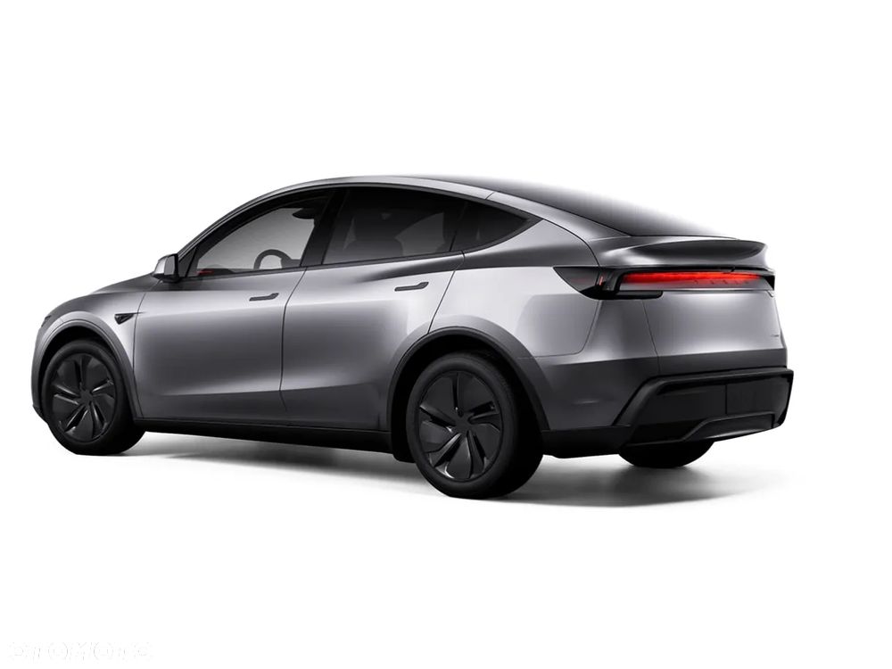 Tesla Model Y - 12