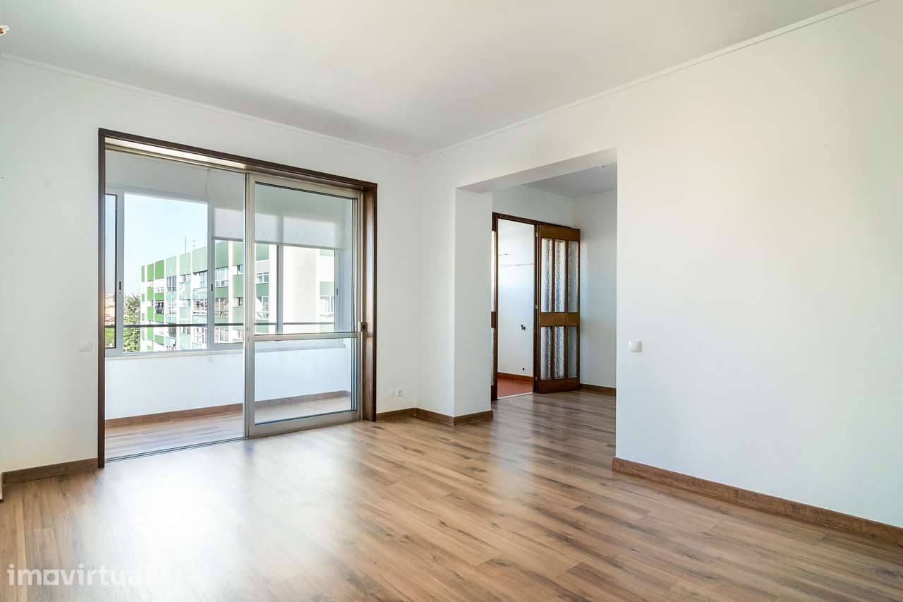 Apartamento T2 na Quinta do Marquês com Elevador e Estacionamento comu - Grande imagem: 4/25