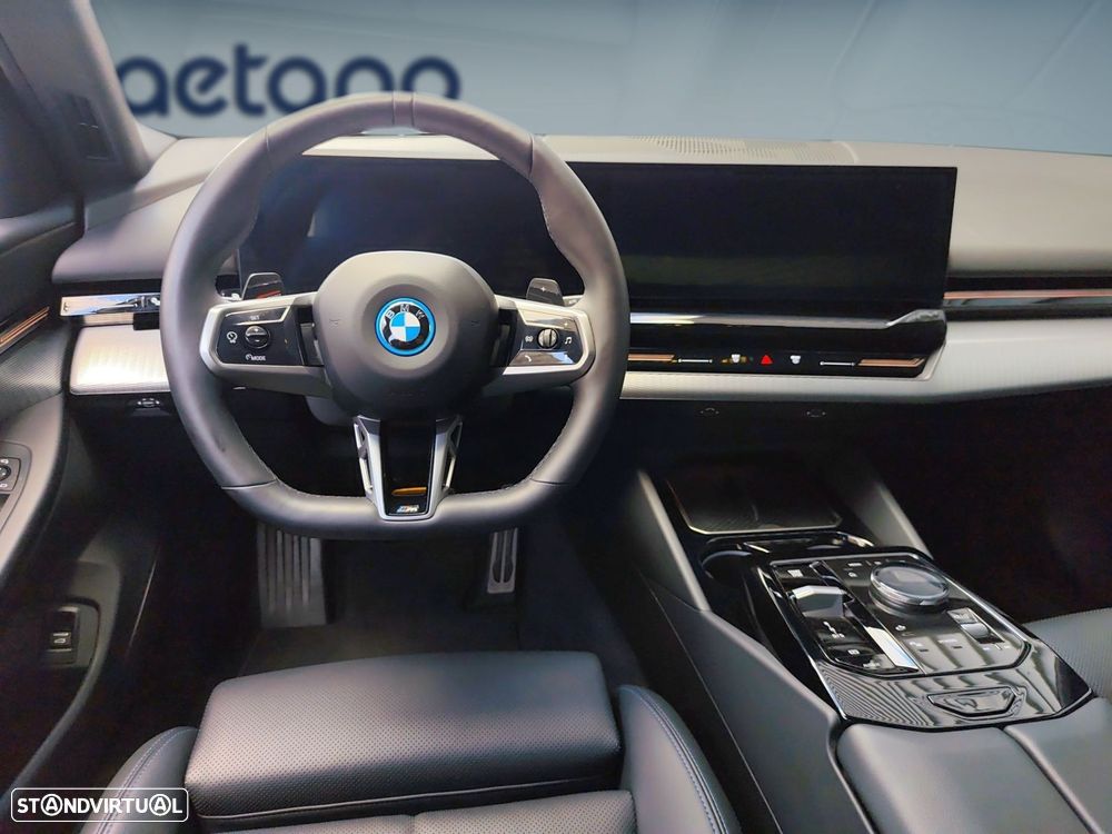 BMW 530 e Pack Desportivo M - 13