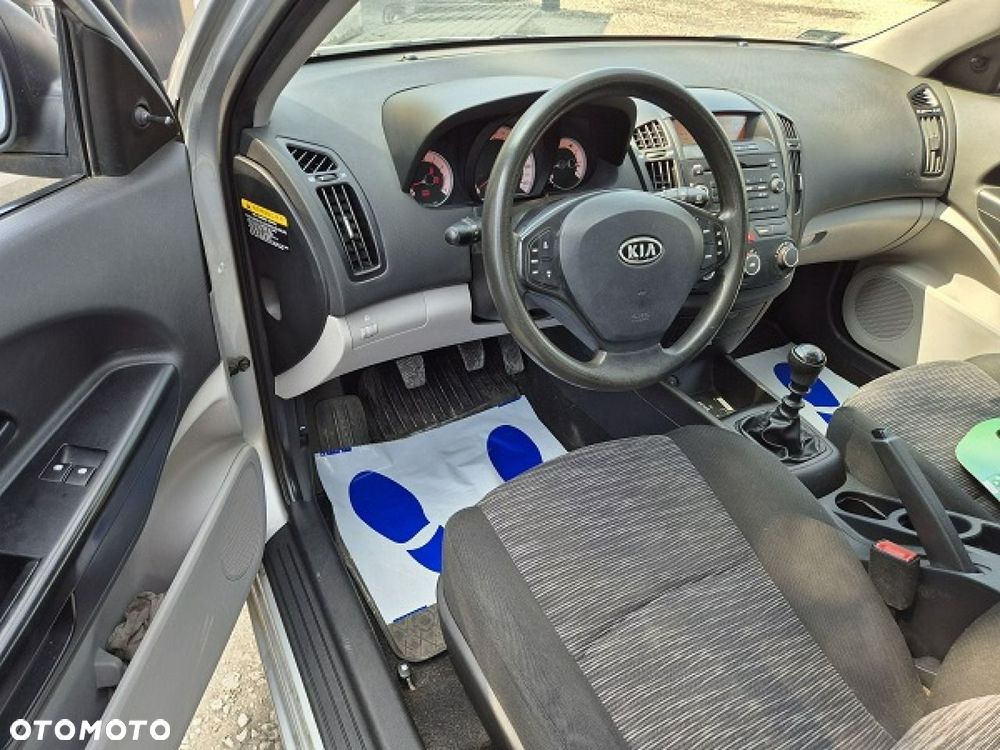 Kia Ceed - 9