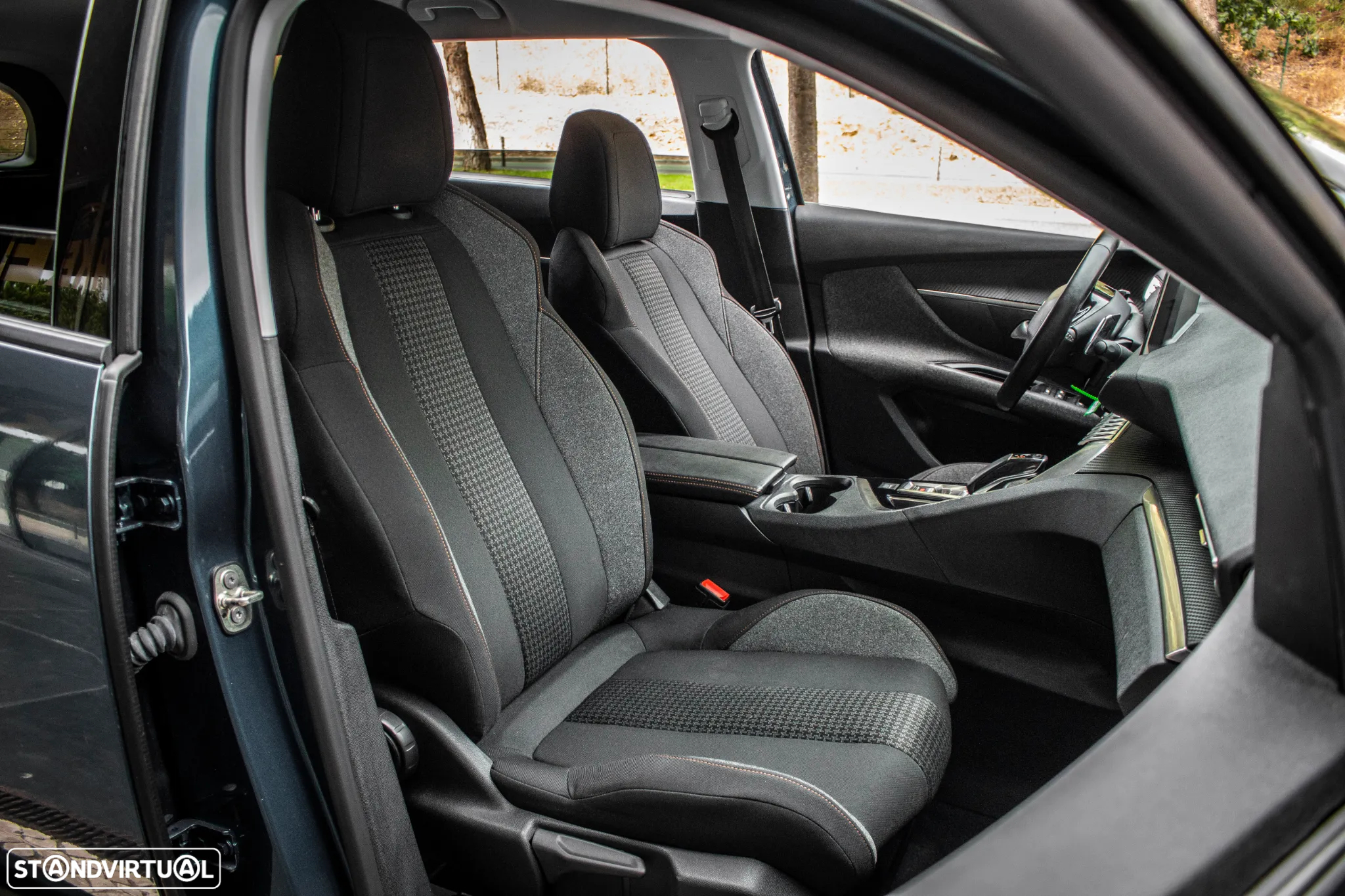 Peugeot 5008 PureTech 130 EAT6 Active - 28