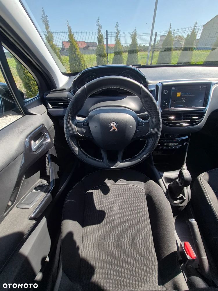 Peugeot 208 - 19