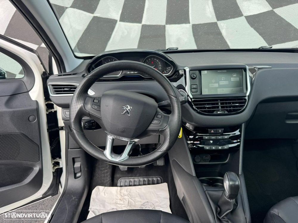 Peugeot 208 1.2 VTi Allure - 5
