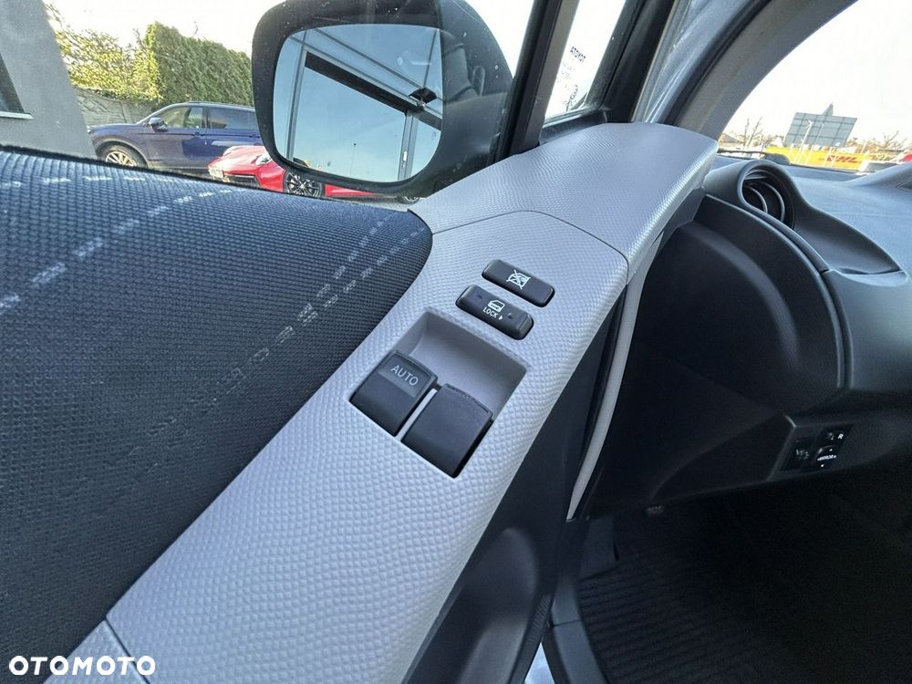 Toyota Yaris - 16