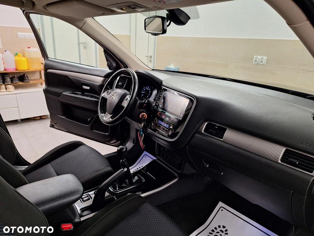 Mitsubishi Outlander 2.0 2WD Diamant Edition - 25