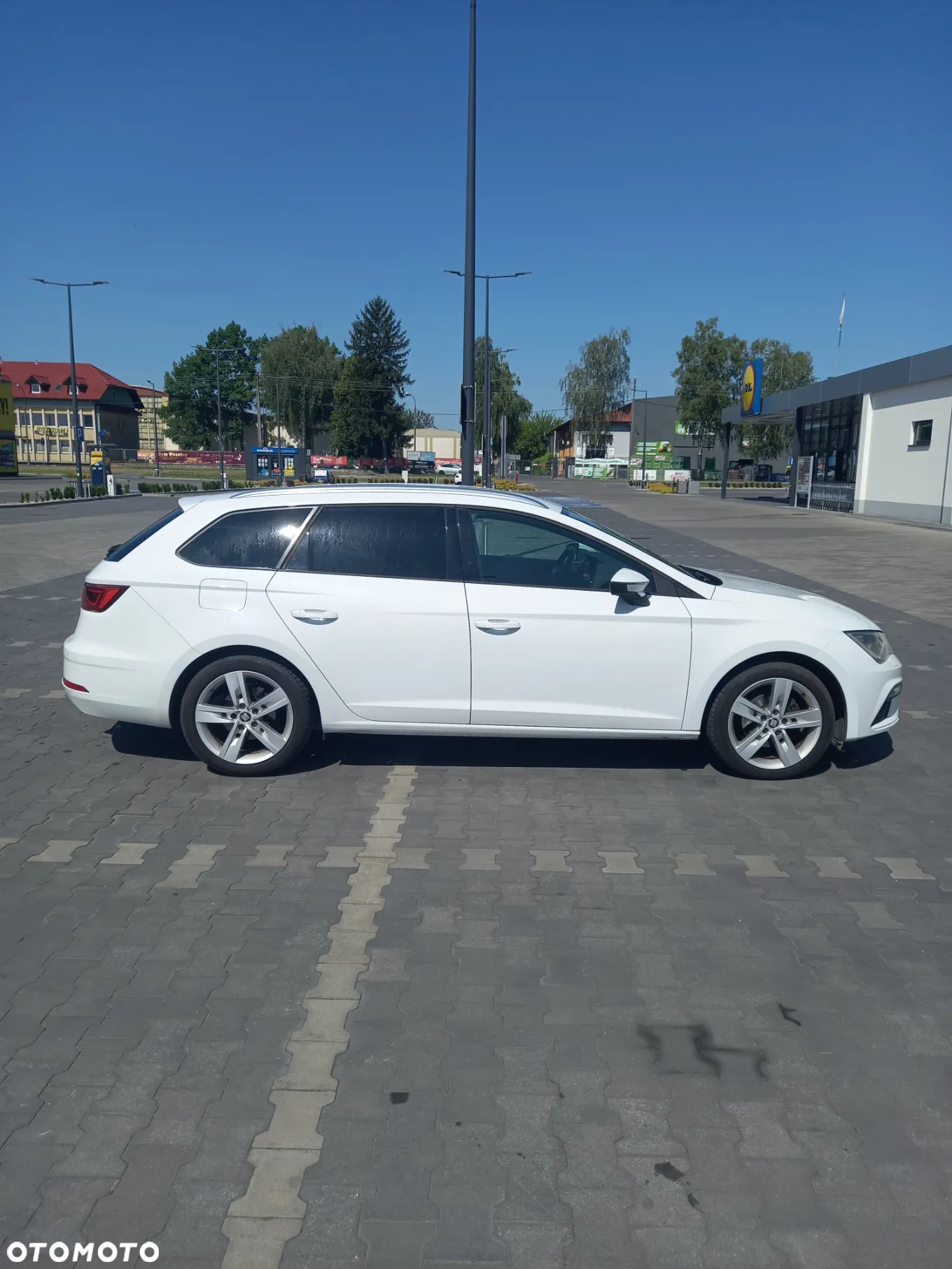 Seat Leon 2.0 TDI DPF Ecomotive DSG FR - 4