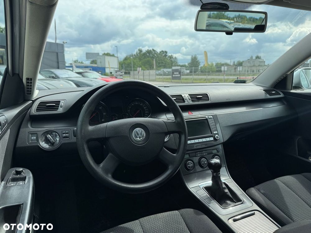 Volkswagen Passat - 12